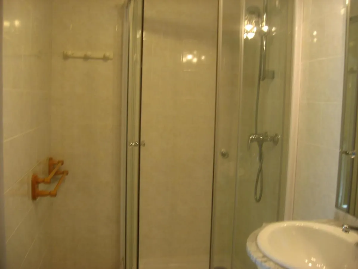 T 2 Avec Velux Sous Les Combes De 34 M2 Apartment La Londe-les-Maures