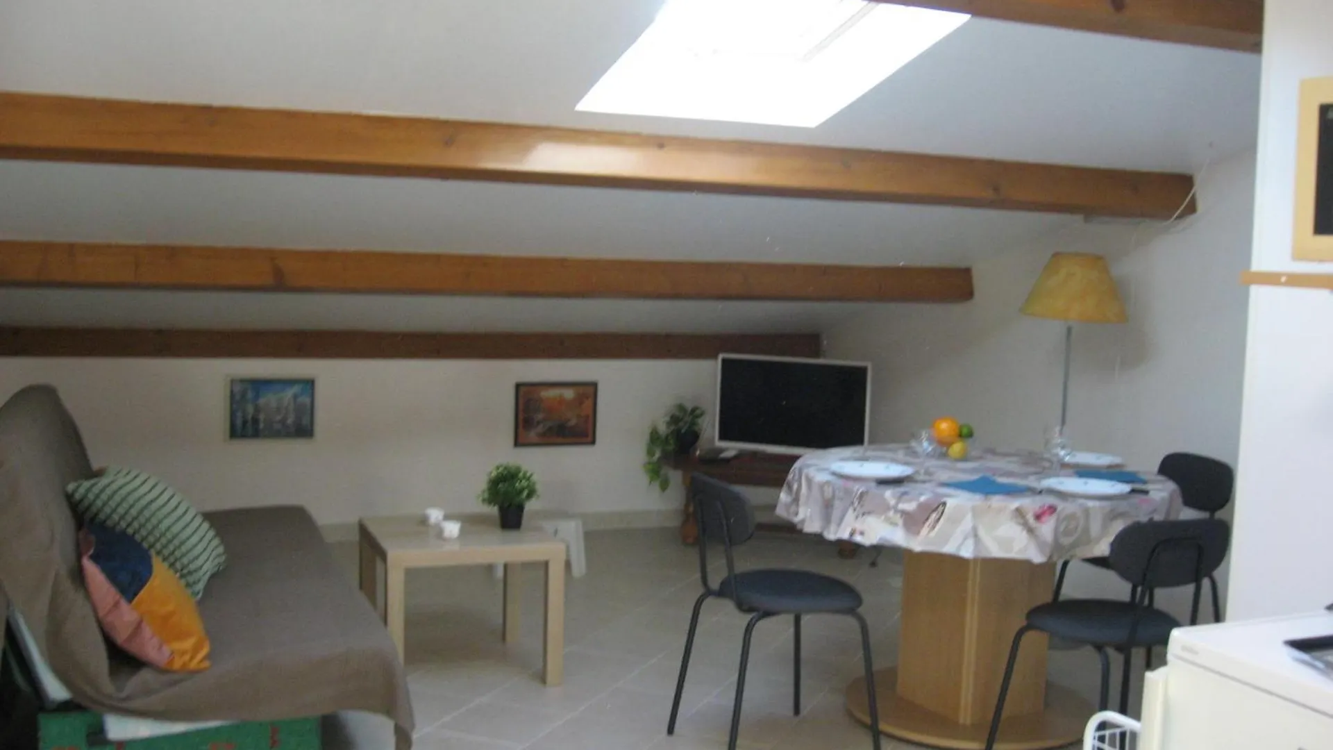 T 2 Avec Velux Sous Les Combes De 34 M2 Apartment La Londe-les-Maures France